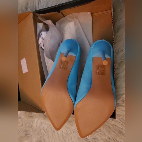 FashionNova turquoise heels - Picture 3 of 6